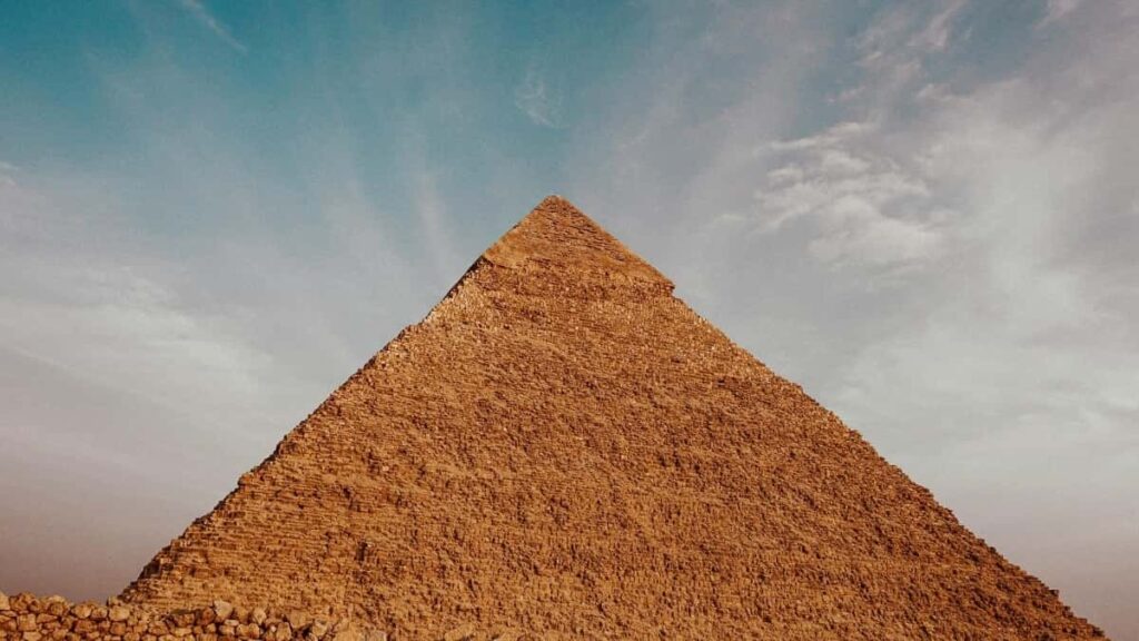 Practical guide for UK advertisers to discover and hire Saudi Chingari creators for limited-edition drops, with outreach templates, KPIs and local insights.