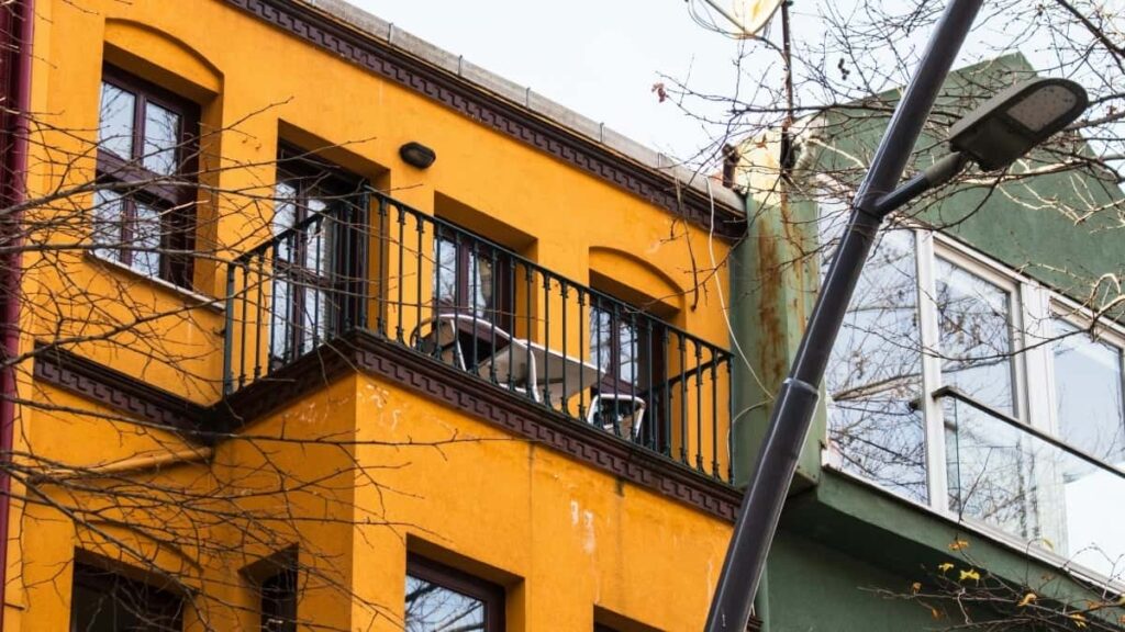Practical, street-smart guide for UK creators on pitching and partnering with Ukraine brands via Roposo to reach fresh audiences and scale cross-border collabs.