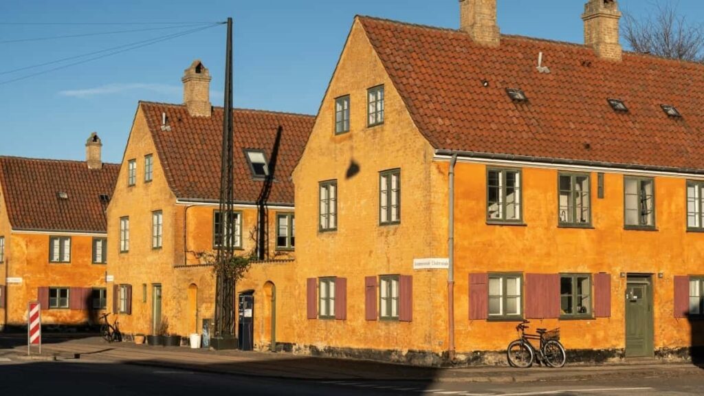 Practical guide for UK advertisers on finding Ireland-based Apple Music creators to boost clean beauty visibility outreach tactics, sample briefs, measurement and privacy tips.