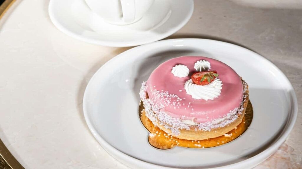 Practical guide for UK advertisers to find and vet Laos ShareChat creators for online learning platform campaigns.