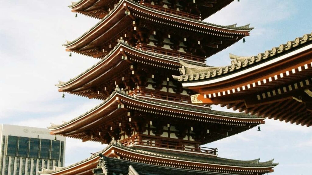 A streetsmart UK creators guide to pitching Bolivian brands on Netflix for localized content, with tactics, data, and outreach scripts.