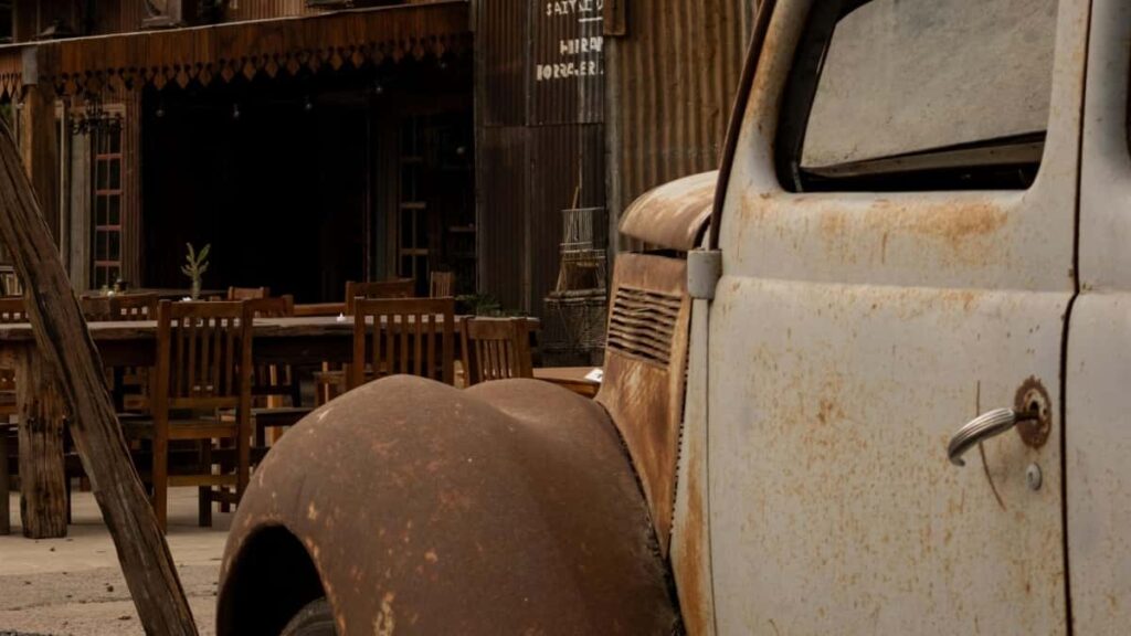 Practical guide for UK creators on contacting Moroccan brands via Reddit to run music challenges, with platform tactics, outreach scripts and safety notes.