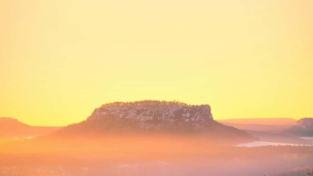 Practical guide for UK creators: how to find, pitch and close styling challenge collaborations with United States brands on Viber.