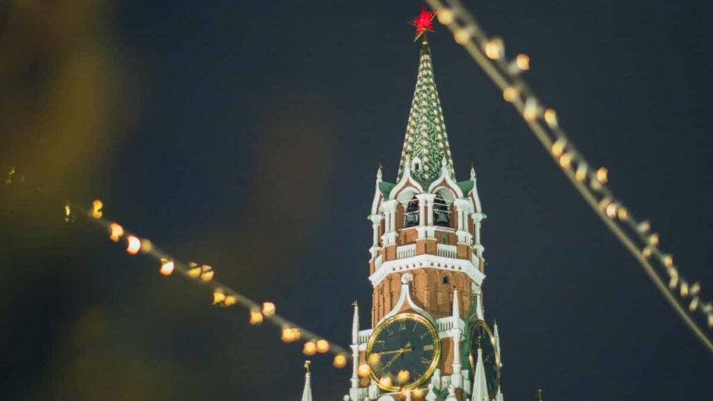 Practical playbook for UK creators to pitch Ivory Coast brands on Moj and land songreaction deals outreach, content tips, budgets and measurement.