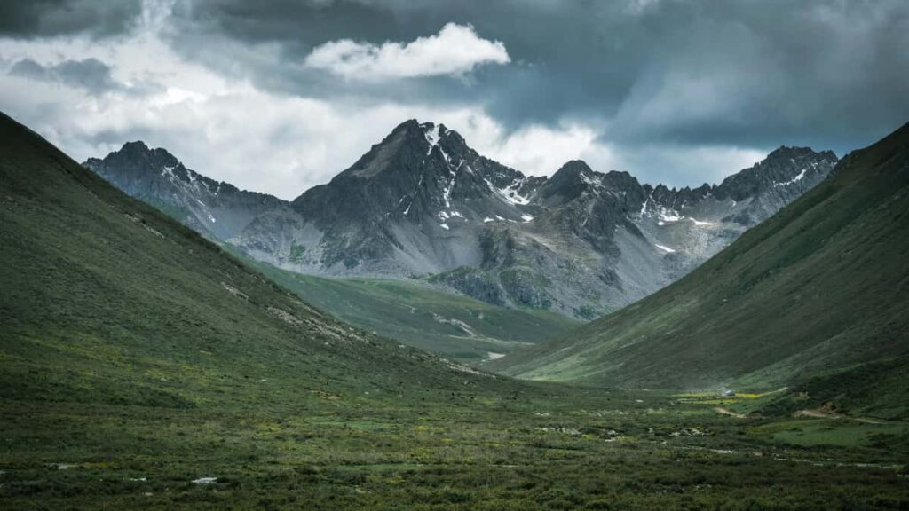 Practical guide for UK advertisers to locate and brief Belgium-based Viber creators to promote new clothing collections outreach, vetting, legal tips and campaign formats.