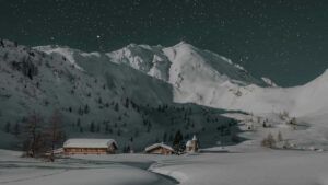 Practical playbook for UK creators and marketers on pitching Thailand hospitality and lifestyle brands via Hulu ads and sponsorships to drive online course signups.