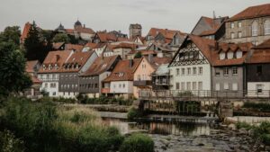 Practical guide for UK creators on finding, pitching and collaborating with Turkish sellers on Etsy to film wardrobe haul and try-on videos outreach scripts, legal tips and growth tactics.