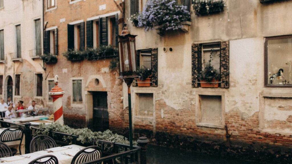 A practical UK guide to locating Myanmar OnlyFans creators for joint campaigns sourcing, outreach, compliance and campaign tips.