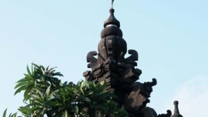 Practical guide for UK advertisers to discover Venezuela-based SoundCloud creators for co-branded product drops, outreach tactics and legal cautions.