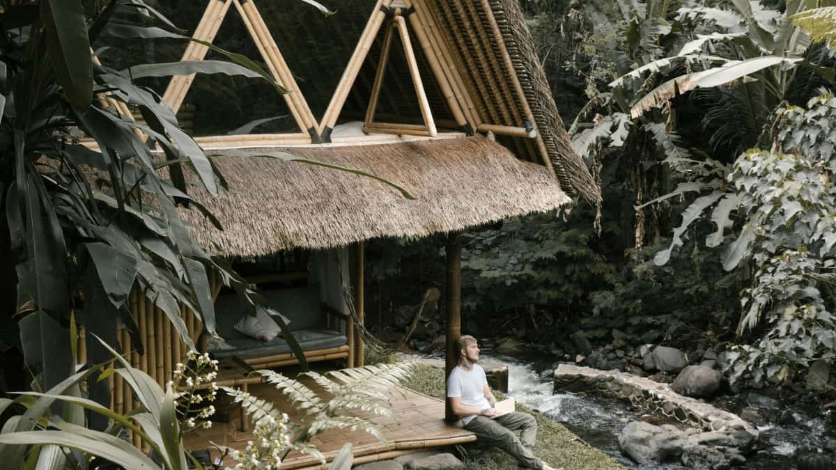 UK creators: reach Costa Rica brands on Clubhouse for flat‑fee deals
