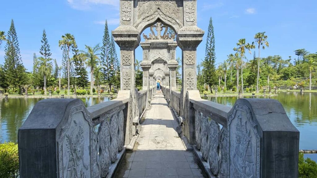 A practical UK creators guide to pitching South African brands via KakaoTalk for beforeandafter content, with outreach scripts, platform tactics and campaign tips.