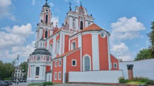 Practical guide for UK creators on finding, pitching and collaborating with Israeli fashion brands via Roposo localisation, outreach templates and platform tips.