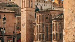 Practical, street-smart guide for UK creators who want US brands to review new game features on YouTube outreach templates, platform tactics and working examples.